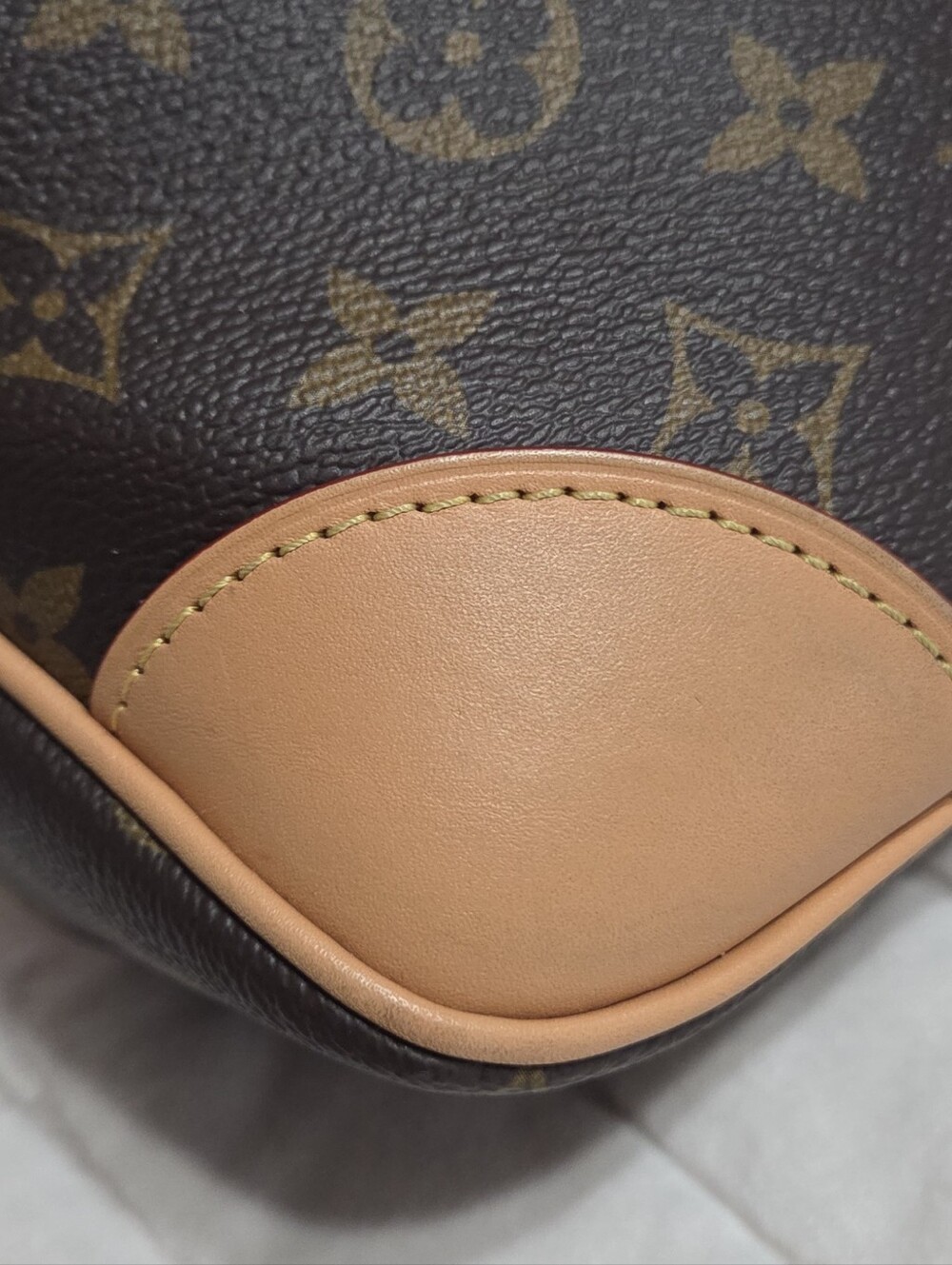 Louis Vuitton Boulogne PM - Picture 5 of 16